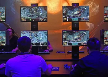 Deepmind defeats pro-gamer in #Starcraft