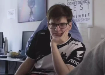#G2 allegedly sells half the team and the coach