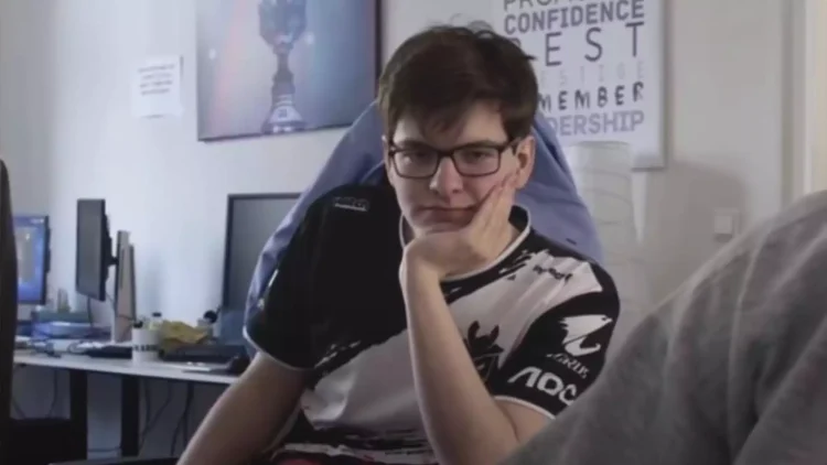 #G2 allegedly sells half the team and the coach