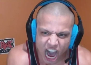 #LoL #TwitchStreamer creates crazy challenge