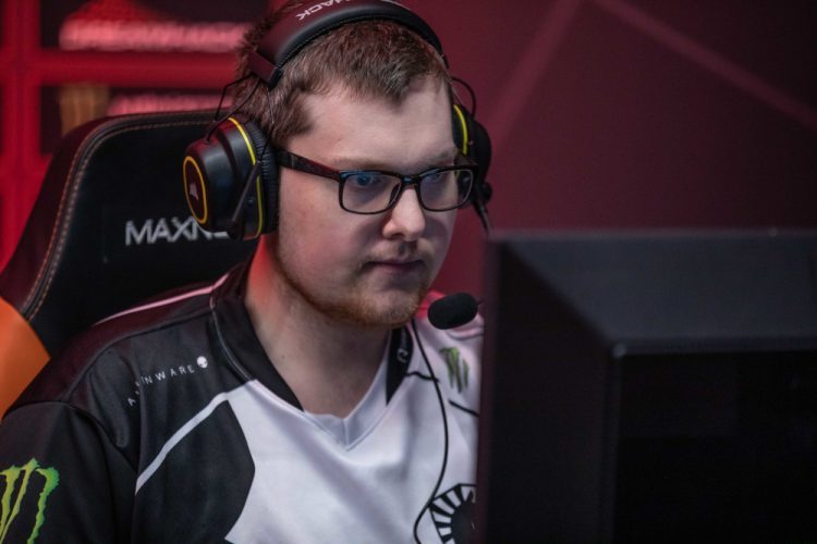 Dota 2 Player - qojqva - Maximilian Bröcker