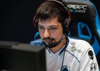 Dota-2-Player-w33-Alivi-Omar