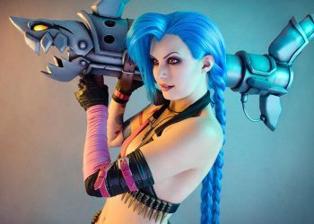 Cosplay of Jinx from Arcane and LoL is an absolute blast! - #eSportsNews #eSports #LOL