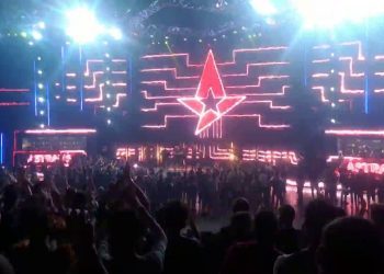 Grand Final - Astralis winning moment from the crowd [Dreamhack Masters Marseille 2018]