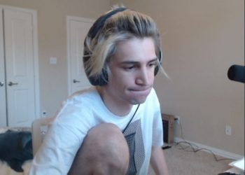 Twitch streamer xQc opens loot boxes in cs:go
