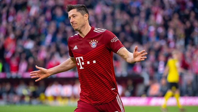Lewandowski sues himself out of his contract