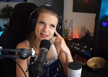 A streamer shows what kind of crap sends her