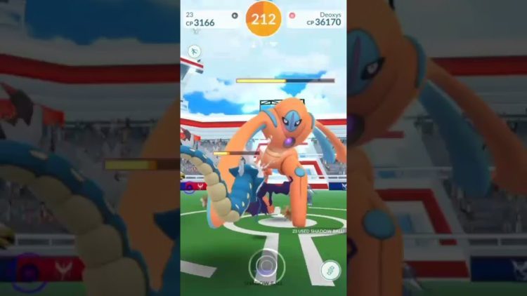 First Deoxys(Defense) raid after 2 years in pokemon go!!! I'm the hardest hitter!!