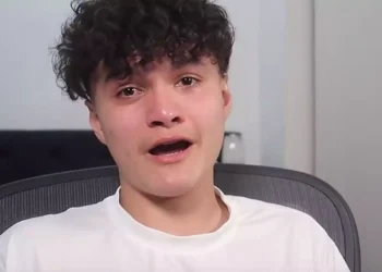 Fortnite star became really famous by crying, now makes one on macho boxer