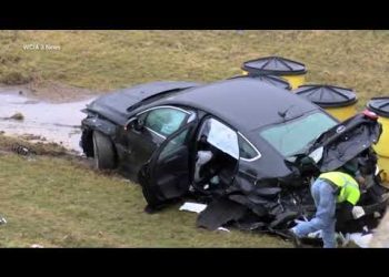 Thousands of dollars spills onto US highway Metro Video