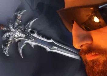 Jeweler recreates legendary sword Frostmourne in over 700 hours of work