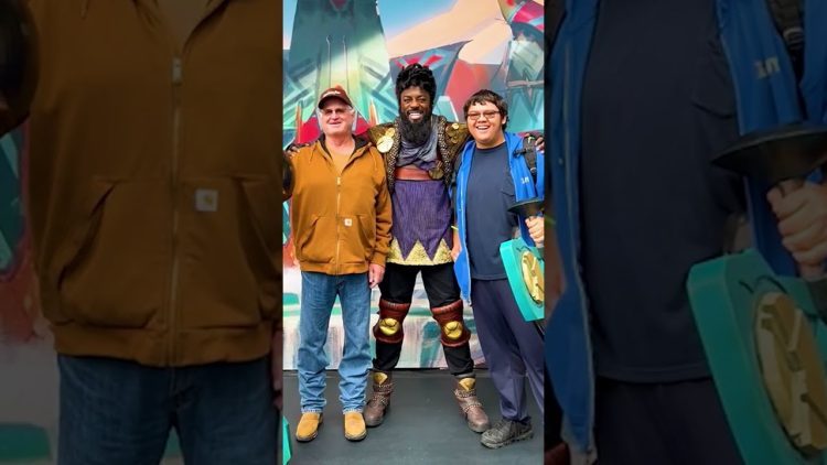 With the power of cosplay, DeObia Oparei brought K’Sante to life at Worlds 2022! ✂️ #Shorts